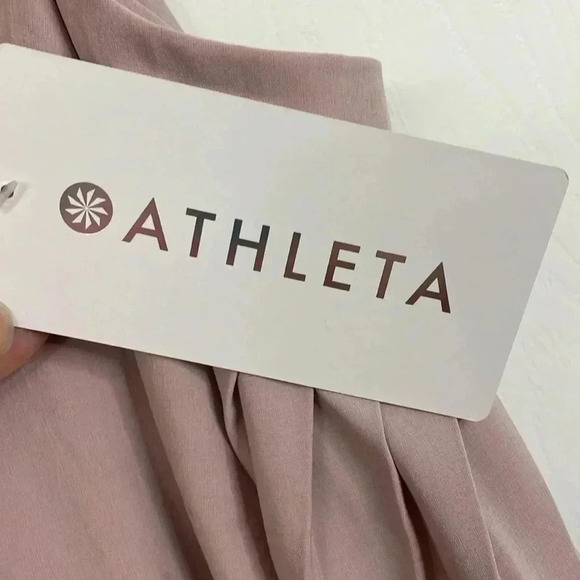 Athleta Swing Forward Pleated Tank Top Size Large NWT - Picture 5 of 7